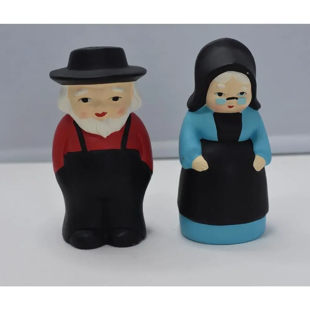 Vintage Amish Husband & Wife Farmers Hand painted Ceramic Salt & Pepper Shakers